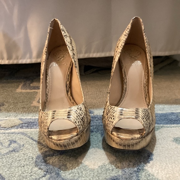 Size 36/6 Vince Camuto snakeskin heels with platform - Picture 5 of 7